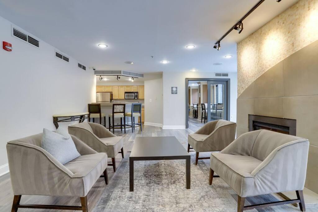 Gorgeous 1 Bedroom Condo At Ballston Place With Gym Arlington Eksteriør bilde